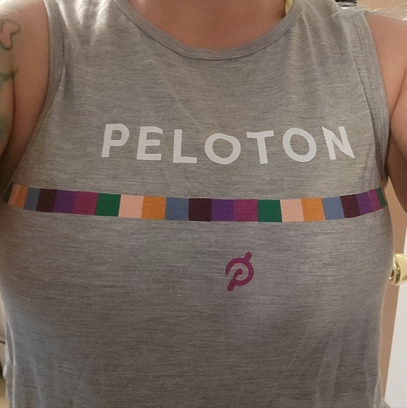 Peloton Back at It Slash Tank 🚲 Large - Picture 1 of 8